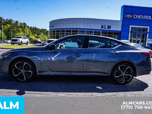Used 2025 Nissan Altima 2.5 SR FWD image 11