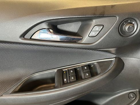 Used 2019 Chevrolet Cruze LS w/ LS Convenience Package FWD image 19