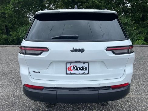 New 2025 Jeep Grand Cherokee L Altitude image 24