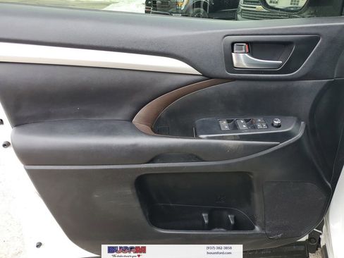 Used 2019 Toyota Highlander XLE AWD/4WD image 22