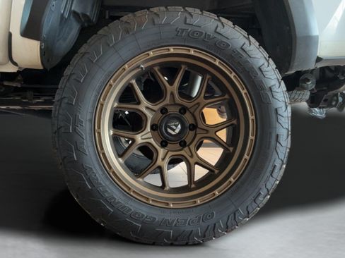 Used 2018 Toyota Tacoma TRD Off-Road AWD/4WD image 35