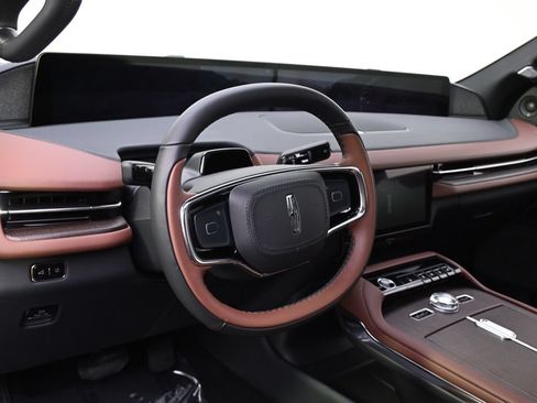 New 2027 Lincoln Navigator Reserve AWD/4WD image 11