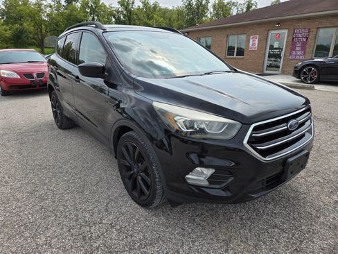 Used 2017 Ford Escape SE w/ Equipment Group 201A FWD image 3