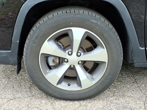 Used 2020 Jeep Cherokee Limited image 9