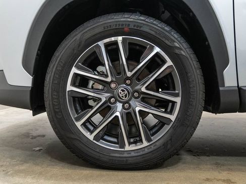 Certified 2026 Toyota Corolla Cross XLE FWD image 11