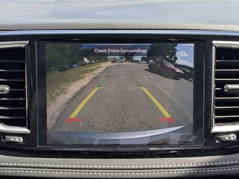 Used 2023 Chrysler Pacifica Limited image 32