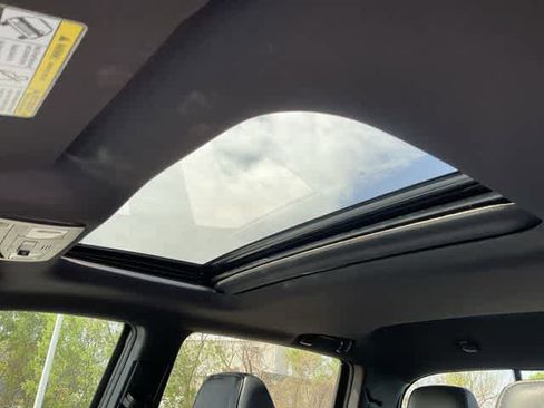 Used 2018 Toyota Tacoma Limited image 15