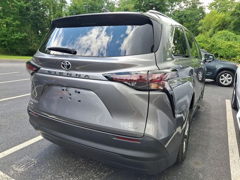 Used 2026 Toyota Sienna XLE FWD image 4
