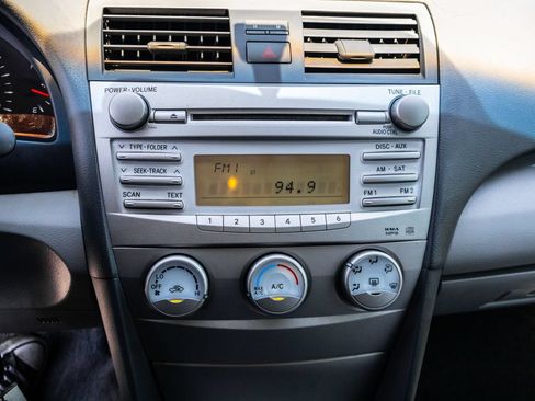 Used 2010 Toyota Camry LE FWD image 23