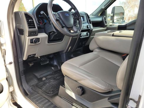 Used 2022 Ford F350 XL w/ Power Equipment Group image 10