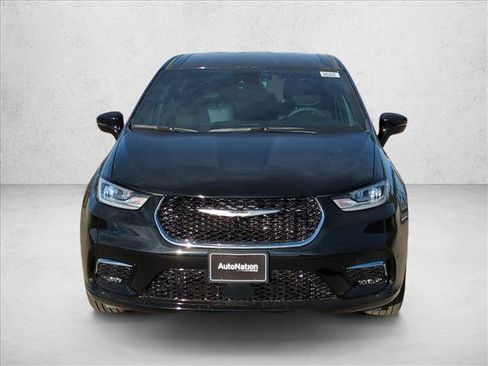 New 2026 Chrysler Pacifica Select image 5