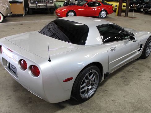 Used 2001 Chevrolet Corvette Z06 w/ Memory Pkg RWD image 18