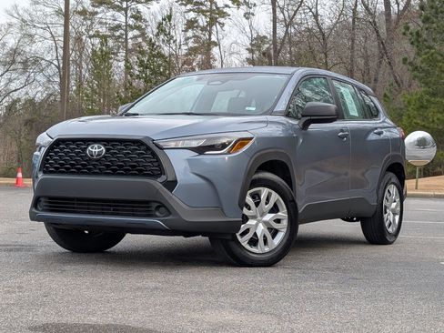 Used 2025 Toyota Corolla Cross L image 3