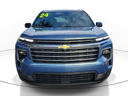 Used 2024 Chevrolet Traverse LT w/ LPO, Floor Liner Package FWD image 2