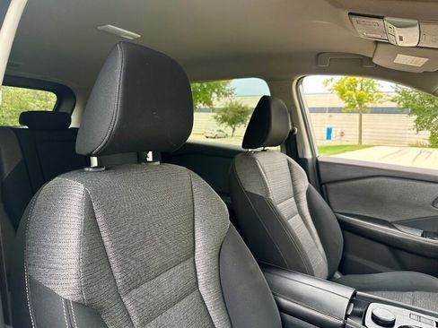 Used 2021 Nissan Rogue SV image 19