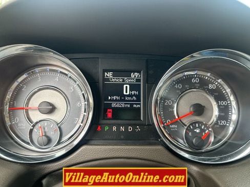 Used 2014 Chrysler Town & Country Touring FWD image 25
