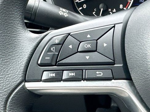 Used 2025 Nissan Altima 2.5 SV image 11