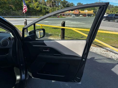 Used 2015 MAZDA MAZDA5 Sport image 22