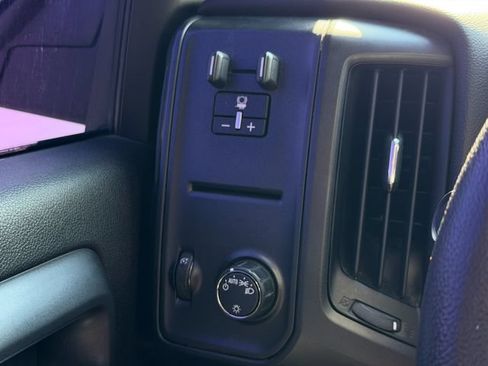 Used 2018 Chevrolet Silverado 1500 Custom w/ Custom Value Package AWD/4WD image 27