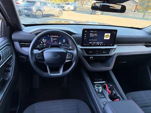 Used 2025 Ford Explorer ST-Line w/ ST-Line Street Pack AWD/4WD image 17