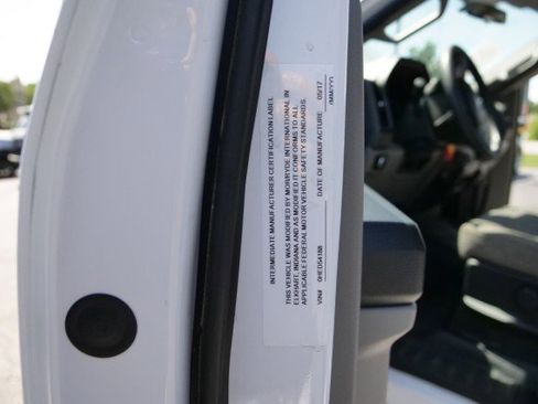 Used 2017 Ford F550 2WD Regular Cab Super Duty image 46