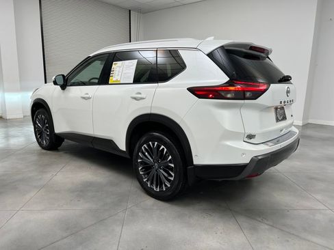 Used 2025 Nissan Rogue SL w/ Tech Package FWD image 5
