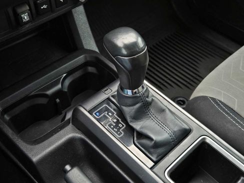 Used 2022 Toyota Tacoma TRD Off-Road AWD/4WD image 42