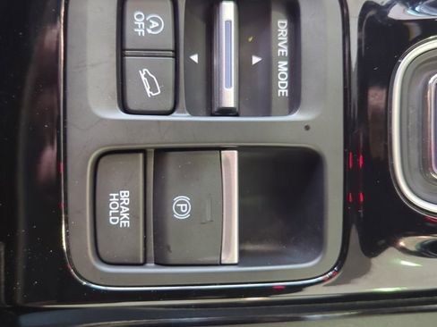 Used 2025 Honda Pilot Black Edition image 28