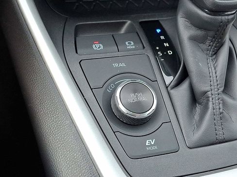 Used 2022 Toyota RAV4 LE image 22