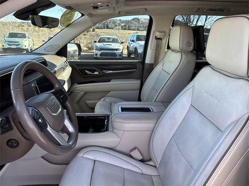 Used 2021 GMC Yukon Denali w/ Denali Premium Package image 11