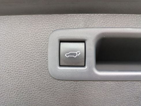 Used 2021 Toyota Highlander Limited image 22