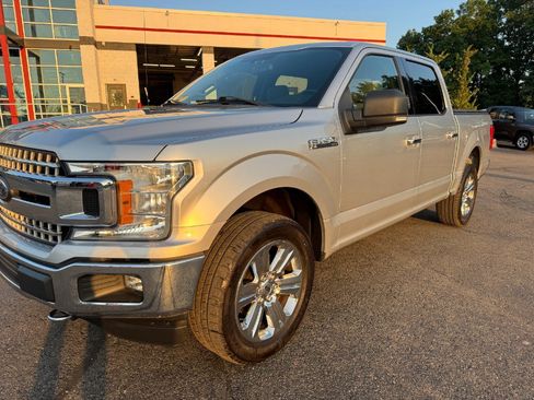 Used 2018 Ford F150 XLT w/ Equipment Group 302A Luxury AWD/4WD image 9