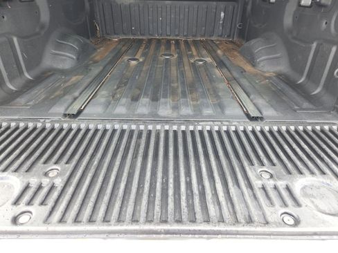Used 2017 Nissan Titan SV AWD/4WD image 36