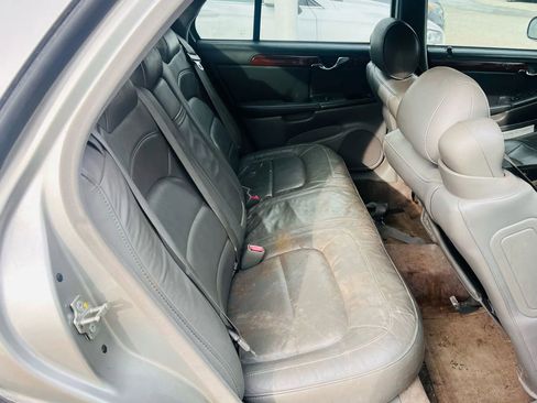 Used 2004 Cadillac De Ville w/ Equipment Group image 9