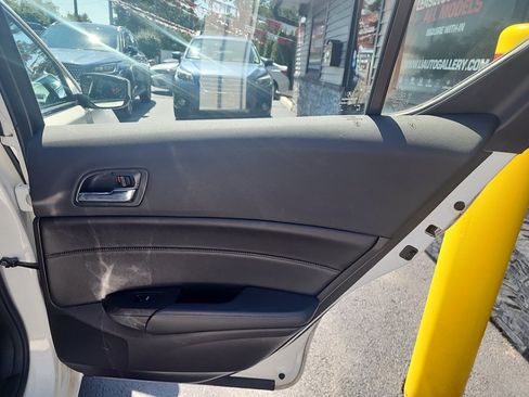 Used 2018 Acura ILX FWD image 33