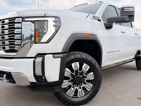 Used 2024 GMC Sierra 2500 Denali w/ Denali Reserve Package AWD/4WD image 6