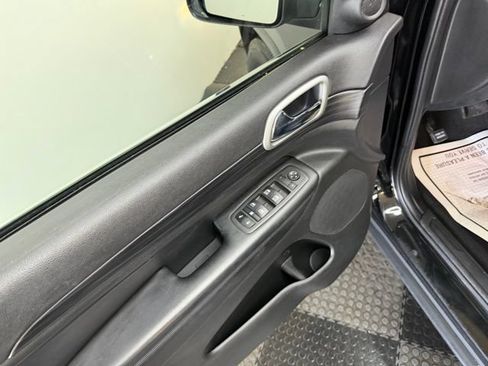 Certified 2022 Jeep Grand Cherokee Laredo E AWD/4WD image 25