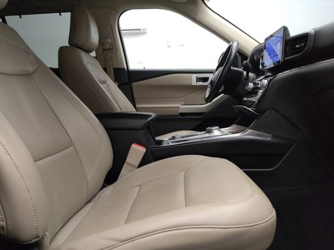 Used 2022 Ford Explorer Limited image 21