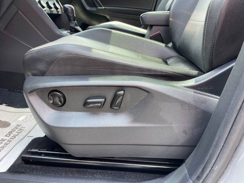 Used 2020 Volkswagen Tiguan SEL w/ 3rd Row Seat Package AWD/4WD image 17