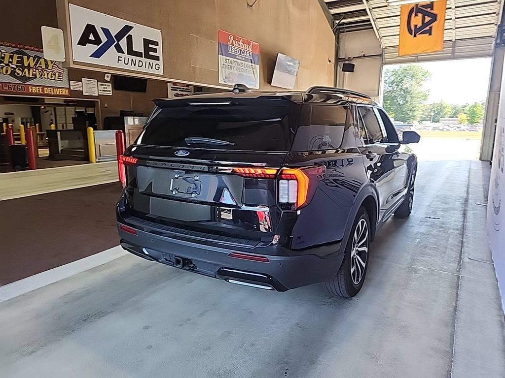 Used 2026 Ford Explorer ST-Line RWD image 2