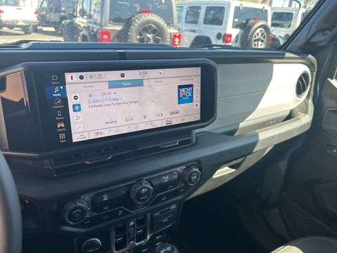 Used 2025 Jeep Wrangler Willys image 49