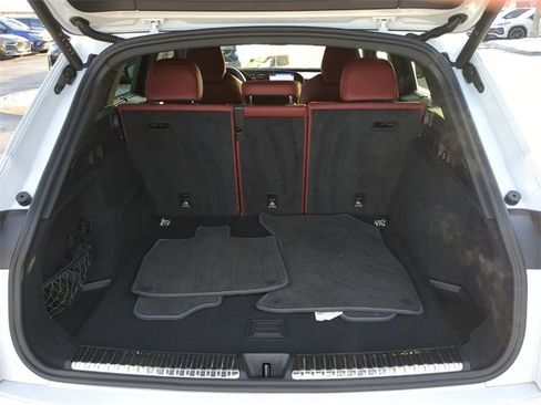 Used 2025 Audi SQ5 Prestige w/ Prestige Package image 9