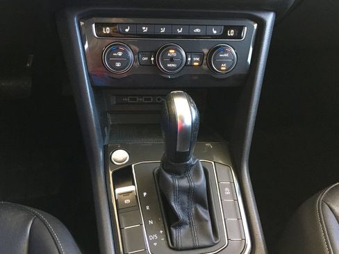 Used 2020 Volkswagen Tiguan SE w/ Panoramic Sunroof Package AWD/4WD image 17