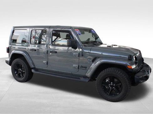 Used 2022 Jeep Wrangler Unlimited Sahara AWD/4WD image 17