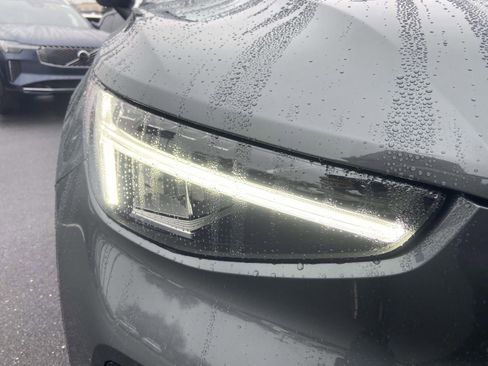 New 2026 Volvo XC40 B4 Plus w/ Climate Package FWD image 4