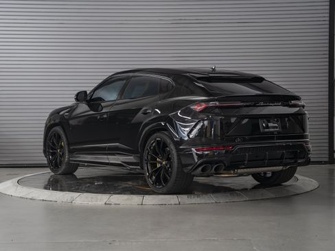 Used 2022 Lamborghini Urus AWD/4WD image 3