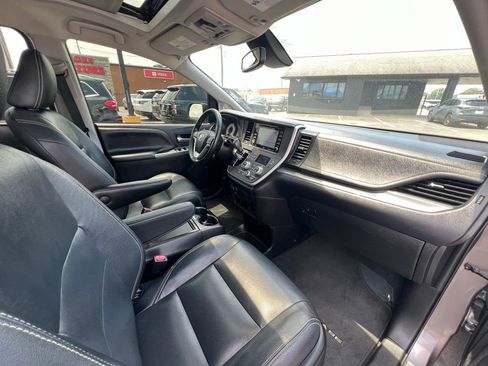 Used 2020 Toyota Sienna SE Premium image 23