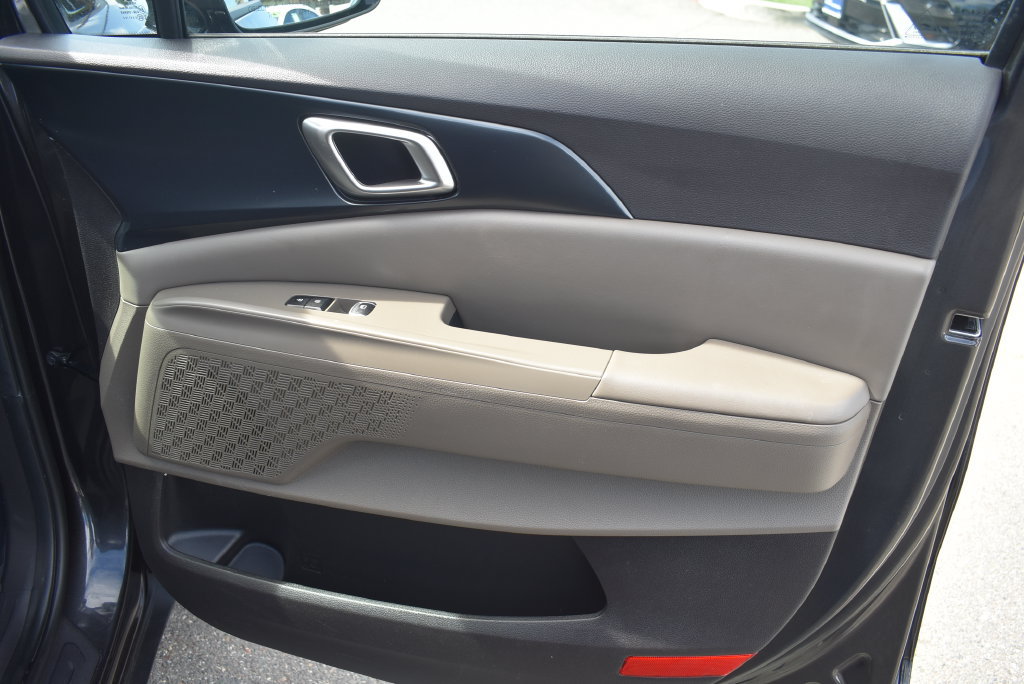 Used 2026 Kia Carnival FWD image 13