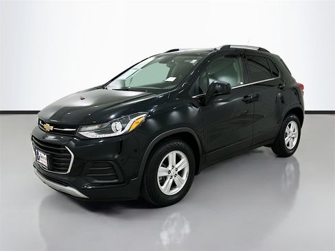 Used 2020 Chevrolet Trax LT image 3
