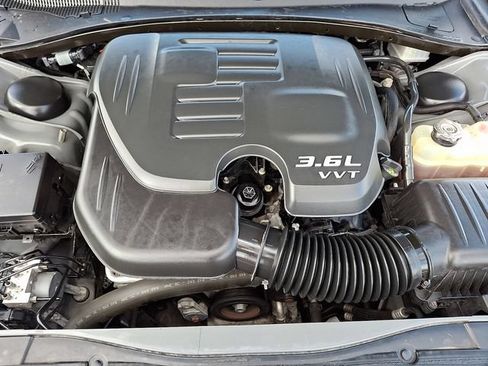 Used 2018 Chrysler 300 Touring RWD image 27